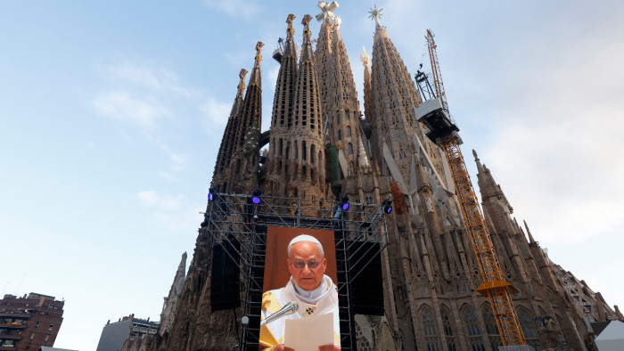 XIV. Leó pápa felavatta a La Sagrada Familia új tornyát