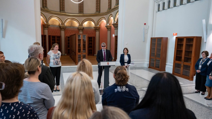 Újabb miniszter üzent a vendégmunkások ügyében