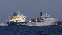 Látványos és veszélyes akció volt az orosz tanker megállítása, az esetről videó is készült