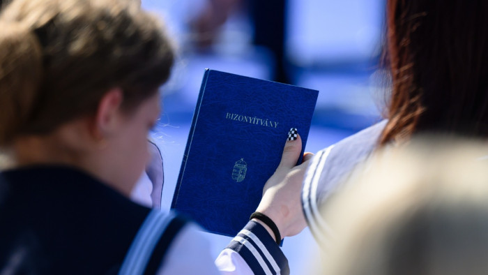 Jön a bizonyítványosztás, de jobb, ha mellőzzük a dicsekvő posztokat
