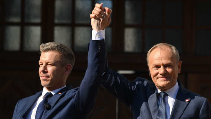 Magyar Péter és Donald Tusk rendkívüli pillanata Brüsszelben