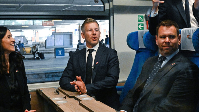 Magyar Péter és Vitézy Dávid rákészül az éjszakára – videó
