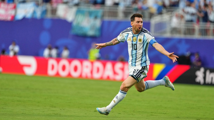 Leleplezték a valaha készült leghatalmasabb Messi-szobrot – videó