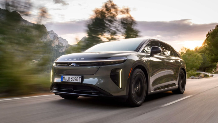Újabb jelentős elbocsátás a különleges elektromosautó-gyártónál