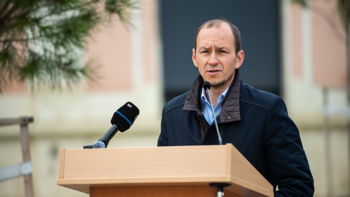 Lemond és visszavonul a közélettől egy fideszes politikus