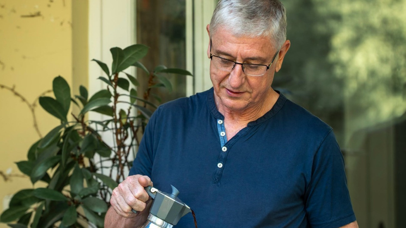 Gyurcsány Ferenc visszatért, kotyogóssal a kezében üzent
