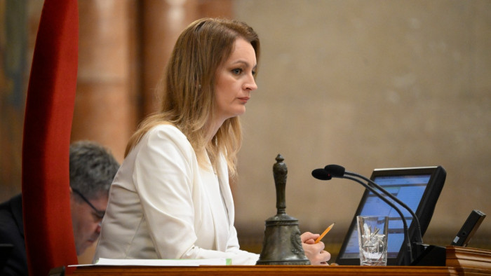 Forsthoffer Ágnes lezárná a parlamenti büntetések miatt húzódó vitákat