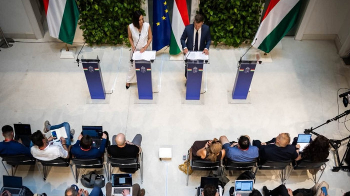 A kormányszóvivő a Facebookon magyarázza az iskolatámogatási terveket