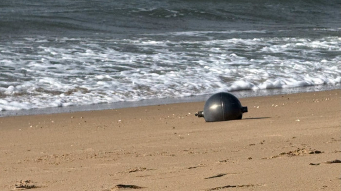 Űrből jött gömböket találtak egy strandon – képek