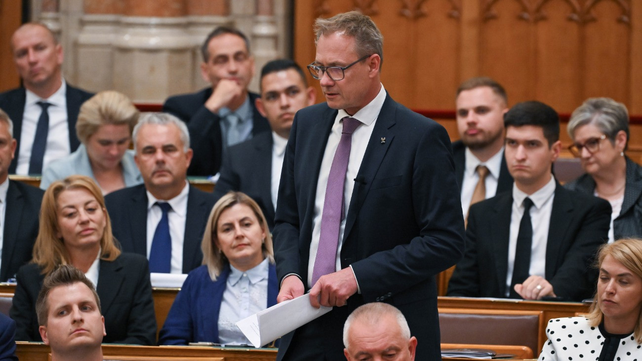 Trágár kijelentése miatt kényszerült bocsánatkérésre a tisztás képviselő a parlamentben