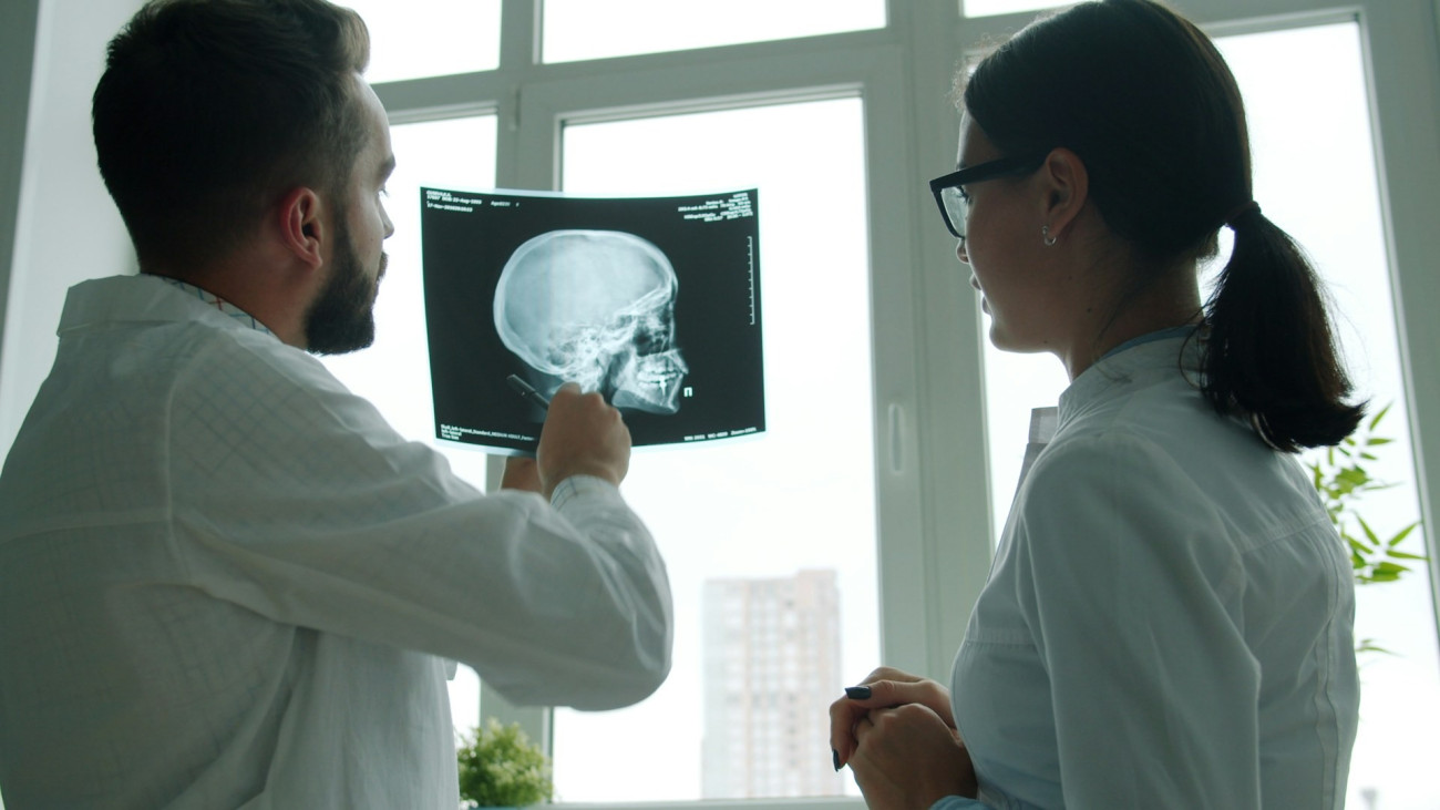 Mindenki azt hitte, hogy stroke-ja van az újságírónak, pedig sokkal furább volt a helyzet