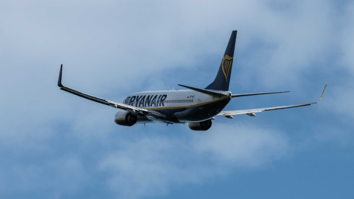 Ezért robbanhatott be a Ryanair-gép ablaka felszállás után