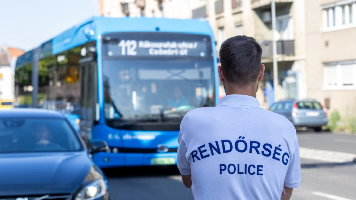 Bekeményítettek a budapesti rendőrök: zúgtak a helyszíni bírságok