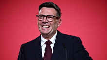 Itt a nagy őrségváltás: Andy Burnham a kormányzó brit Munkáspárt új vezetője