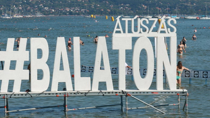 Újabb rossz hír a Balaton-átúszás résztvevőinek