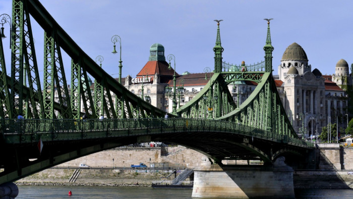 Teljes híd- és rakpartzár jön pénteken Budapesten
