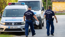 Megszüntetné a kormány a kék lámpás szirénával való visszaéléseket   