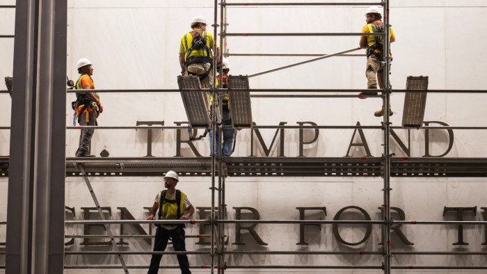A bíróság levetette, a Kennedy Center visszateszi Trump nevét