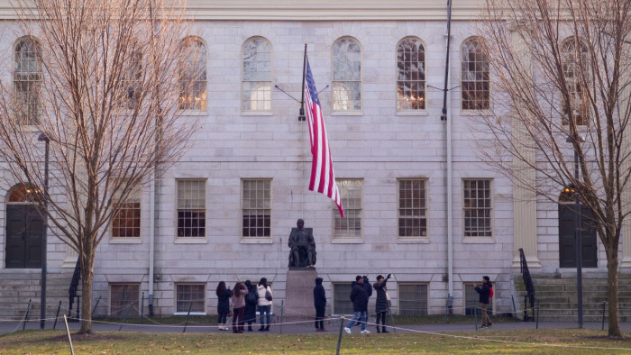 Vereséget szenvedett Trump-adminisztráció a Harvarddal vívott jogi csatában