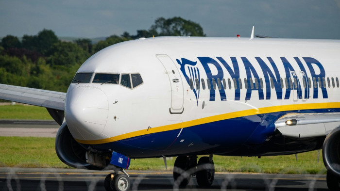 Megvan az első jelentés a kirobbant ablakú Ryanair gépről – így zajlott a baleset