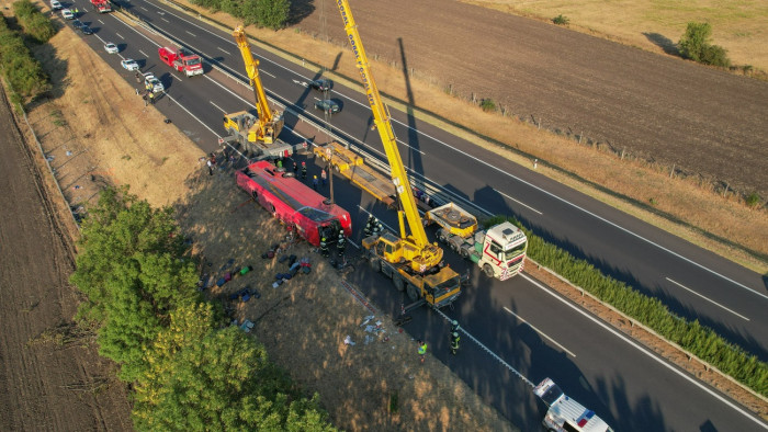 Lengyel különgép érkezik Magyarországa a buszbaleset miatt