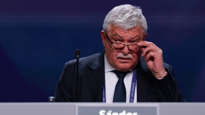 Csányi Sándornál betelt a pohár, kihátrált a FIFA elnöke mögül
