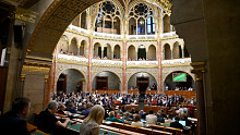 Ez várható a parlament kétnapos rendkívüli ülésén