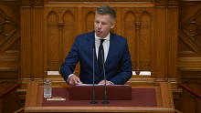 Hamarosan nyilvánosságra hozzuk a gyermekvédelmi jelentést – Magyar Péter a parlamentben
