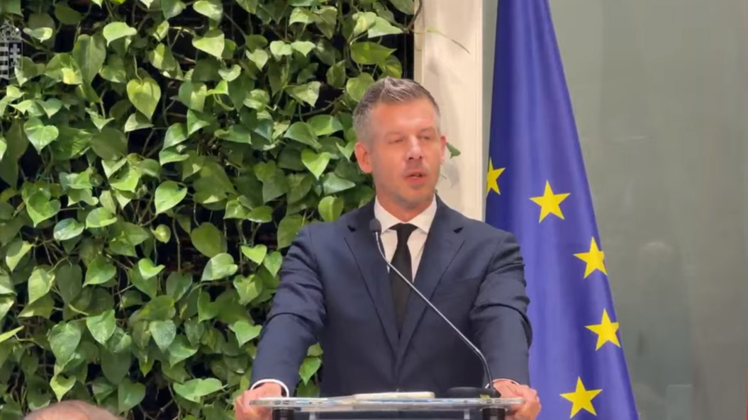 Bejelentések a kormánytól – jön a családi csődvédelmi szolgálat, kötelező lesz az orvosoknak a kamarai tagság
