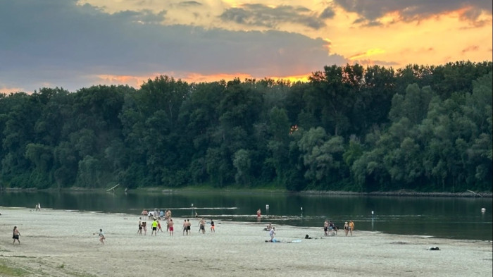 Túl alacsony a vízszint, bezárni kényszerült a népszerű strand