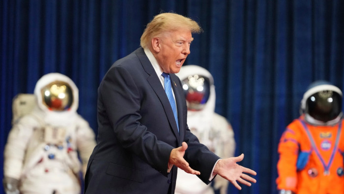 Hatalmas változás Donald Trump fején, de miért?