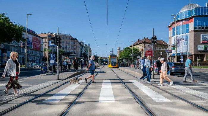 Biztonságosabb lett a budai Széna tér