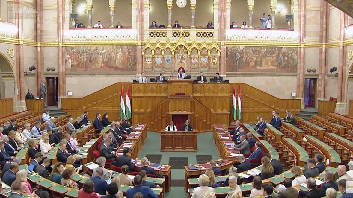 Már szavaznak: az Országgyűlés kiadja Magyar Péter, Hankó Balázs és Seszták Miklós mentelmi jogát