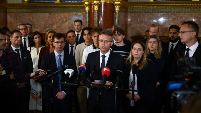 Gyanúsítottként hallgatták ki az őrizetes Hankó Balázst, kampányra szórták a pénzt az ügyészség szerint