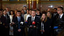 Gyanúsítottként hallgatták ki Hankó Balázst, kampányra szórták a pénzt az ügyészség szerint