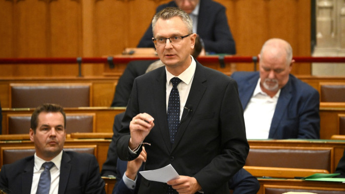 „Hajtóvadászat folyik a jobboldal ellen” – Ellenzéki reakciók a kormányfő napirend előtti felszólalására