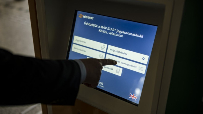 Eldobja a várat a MÁV is