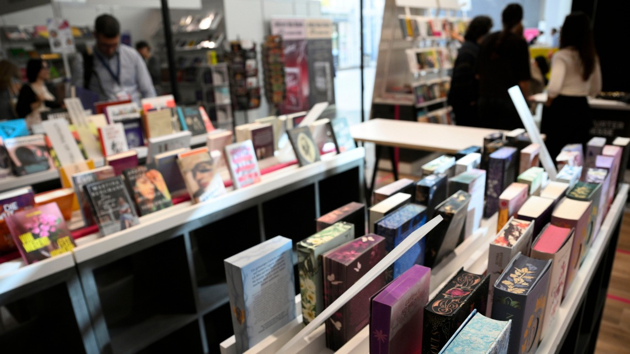Ellepték a könyvek a Hungexpo pavilonjait