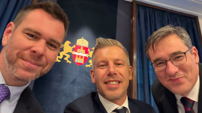 „Három skuló” – feljelentést tesz Vitézy Dávid egy komment miatt