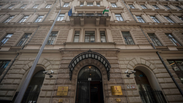 A köztársasági elnöknek írt levélben ítélte el Magyar Péter szavait az ÁSZ-elnök