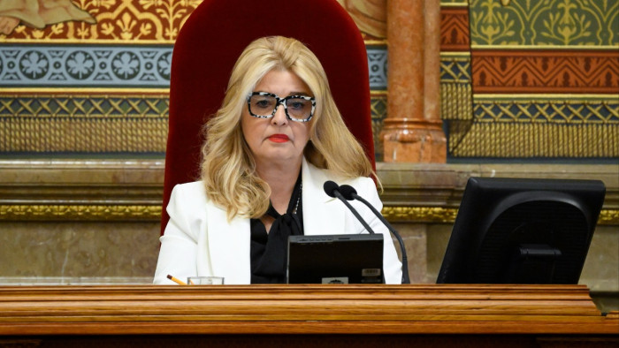 Forró két hét jön a parlamentben: a költségvetést is átírhatják