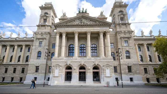 Különlegességet mutat Vitézy Dávid Budapesten