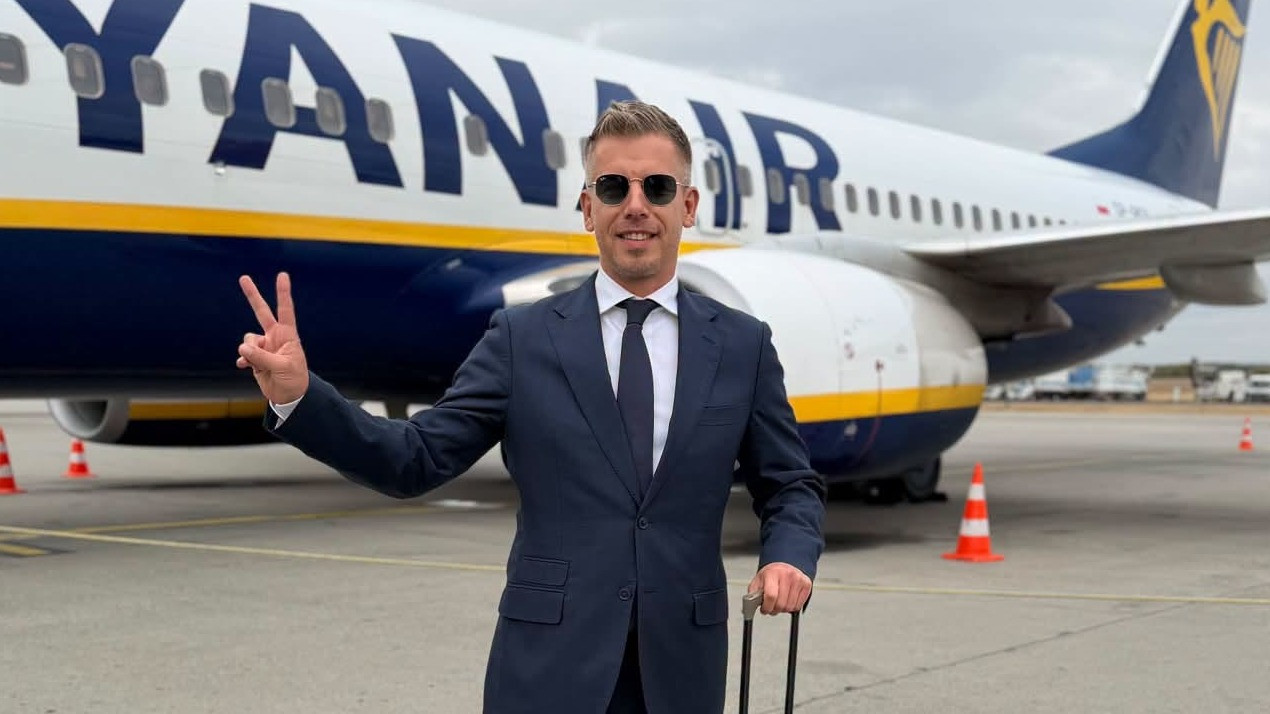 Magyar Péter előtt mozgalmas napok állnak, a reptérről jelentkezett