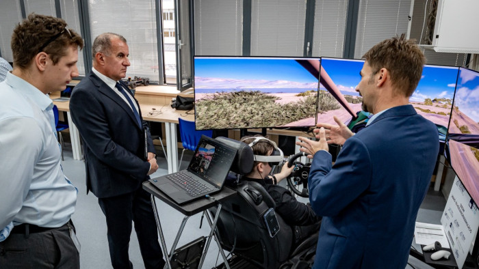Robotkutyával és drónrajjal segít a Széchenyi Egyetem