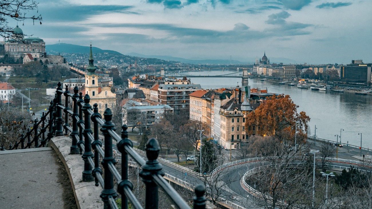 Két távoli ciklon kavarja fel a hétvégi időjárást