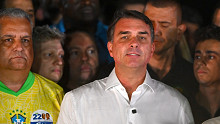 Flávio Bolsonarót nem érdekli a választási vereség, kikiáltotta magát törvényes vezetőnek